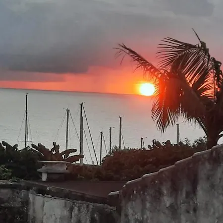 Sunrise House- 4 Bedroom House With Amazing Sunrise Over The Sea 8 Guests *