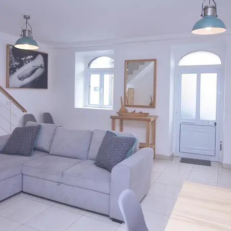 Sunrise House- 4 Bedroom House With Amazing Sunrise Over The Sea 8 Guests Hébergement de vacances Vila Franca do Campo