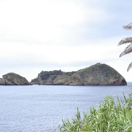 Sunrise House- 4 Bedroom House With Amazing Sunrise Over The Sea 8 Guests Nyaraló *