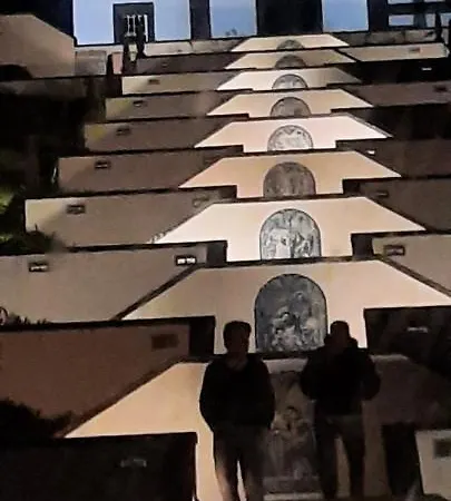 Sunrise House- 4 Bedroom House With Amazing Sunrise Over The Sea 8 Guests Holiday home *