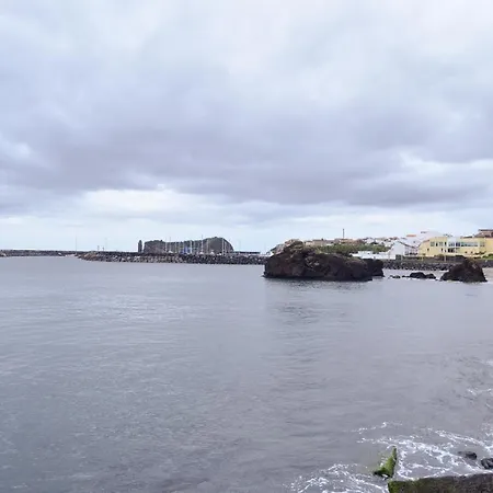 Sunrise House- 4 Bedroom House With Amazing Sunrise Over The Sea 8 Guests Nyaraló