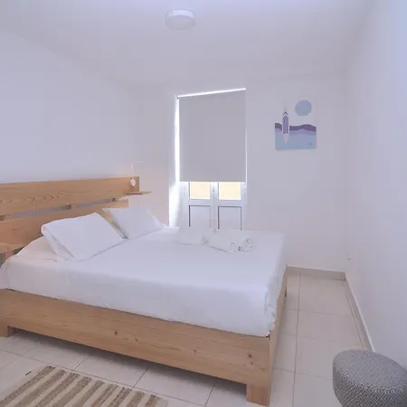 بيت للعطل Sunrise House- 4 Bedroom House With Amazing Sunrise Over The Sea 8 Guests فيلا فرانكا دو كامبو