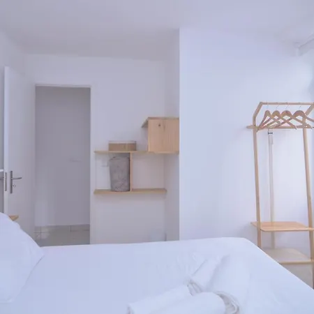 Sunrise House- 4 Bedroom House With Amazing Sunrise Over The Sea 8 Guests *