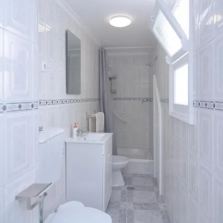 Sunrise House- 4 Bedroom House With Amazing Sunrise Over The Sea 8 Guests *